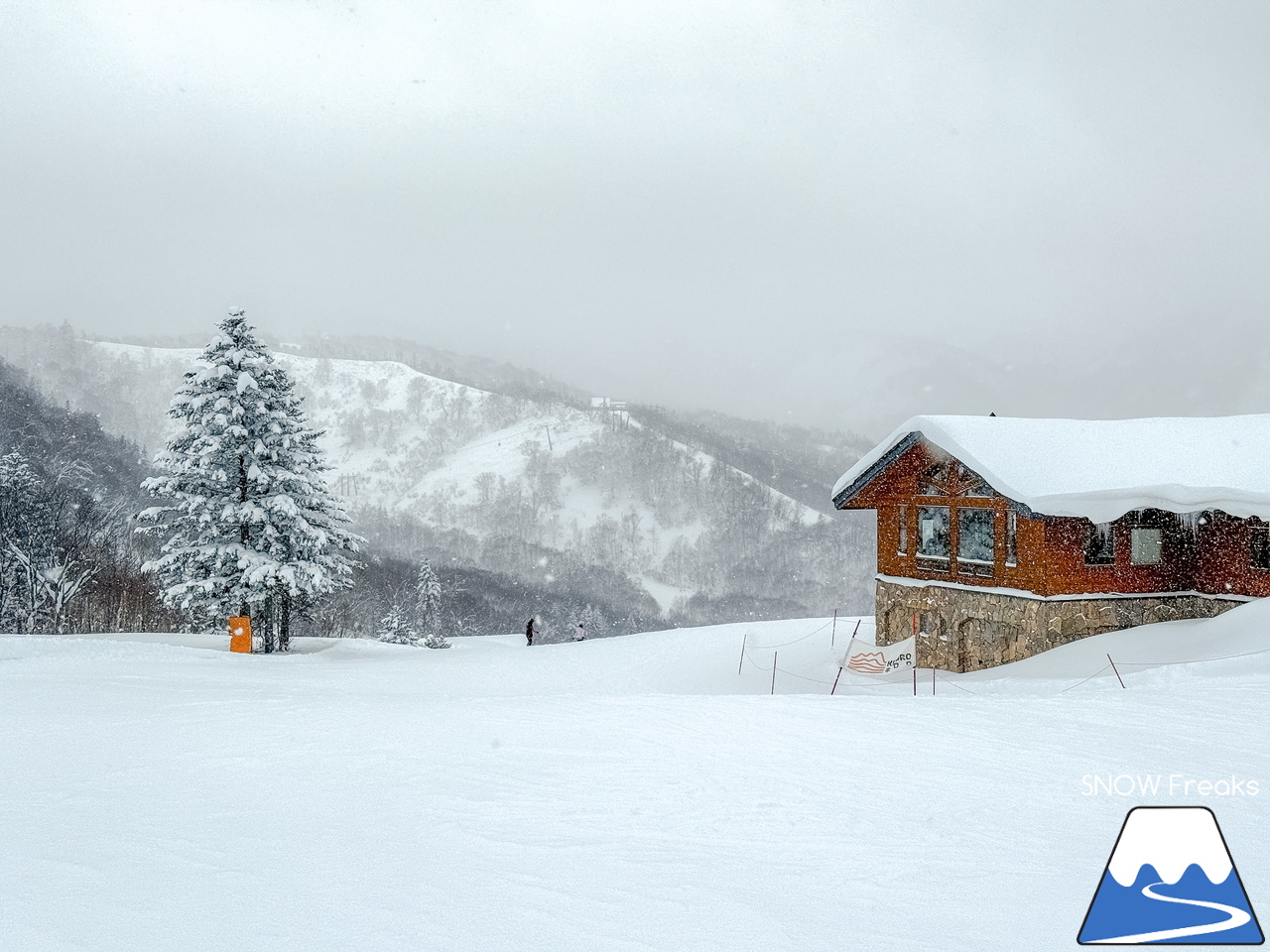 キロロリゾート｜遅ればせながら…。積雪200cmのキロロで、2025～2026 SNOW Freaks『初滑り』。今シーズンもどうぞよろしくお願いいたします！